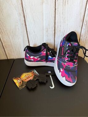 Heelys Youth Size 6 Pink Blue Camo Roller Shoes with Tool